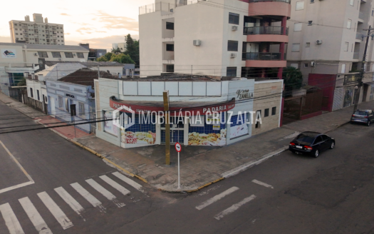 Fantástico Imóvel Comercial de Esquina no Centro