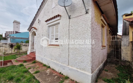 Excelente Casa com Terreno no Centro