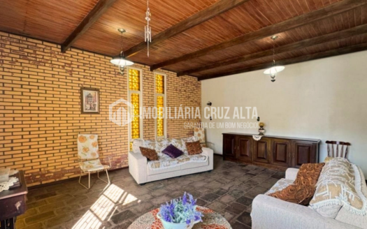 Imóvel com Área Ampla no Centro
